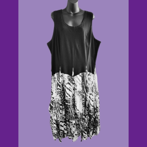 THE PYRAMID COLLECTION BLACK WITH JUNGLE PRINT MAXI DRESS SIZE 2X - Picture 3 of 5